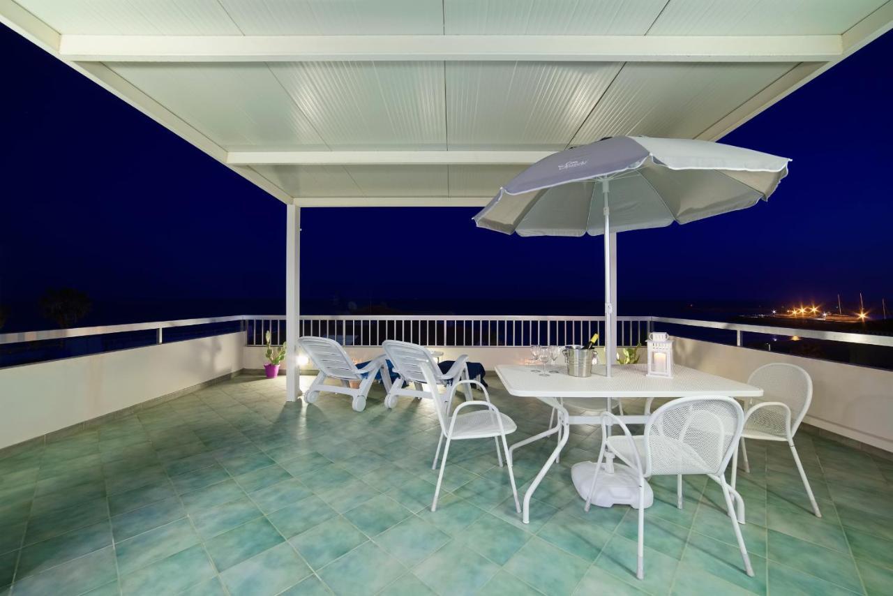 Archimede, Appartamento Con Vista In Centro A Marina Di Ragusa Kültér fotó