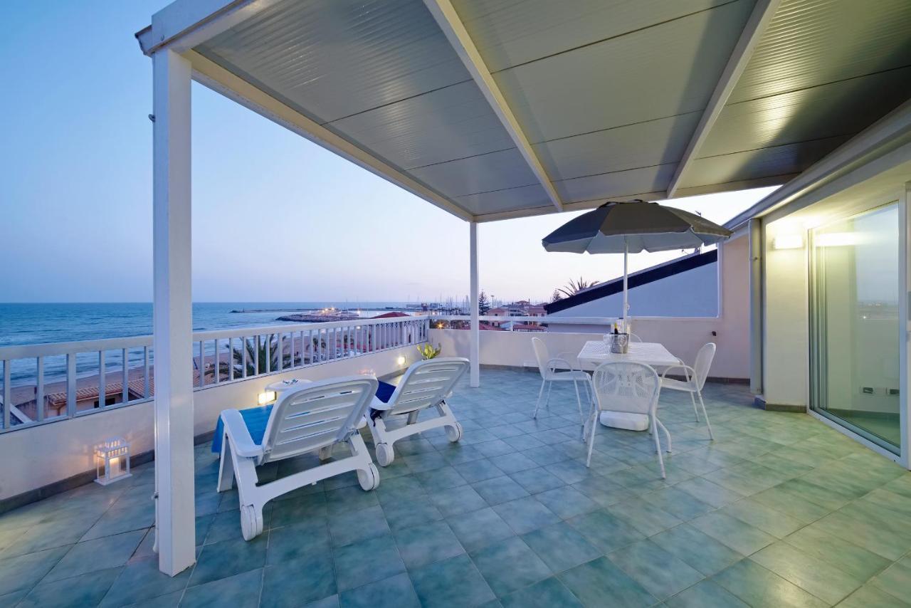 Archimede, Appartamento Con Vista In Centro A Marina Di Ragusa Kültér fotó