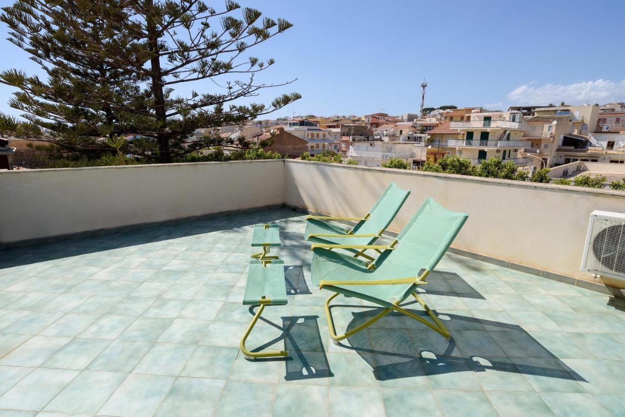 Archimede, Appartamento Con Vista In Centro A Marina Di Ragusa Kültér fotó