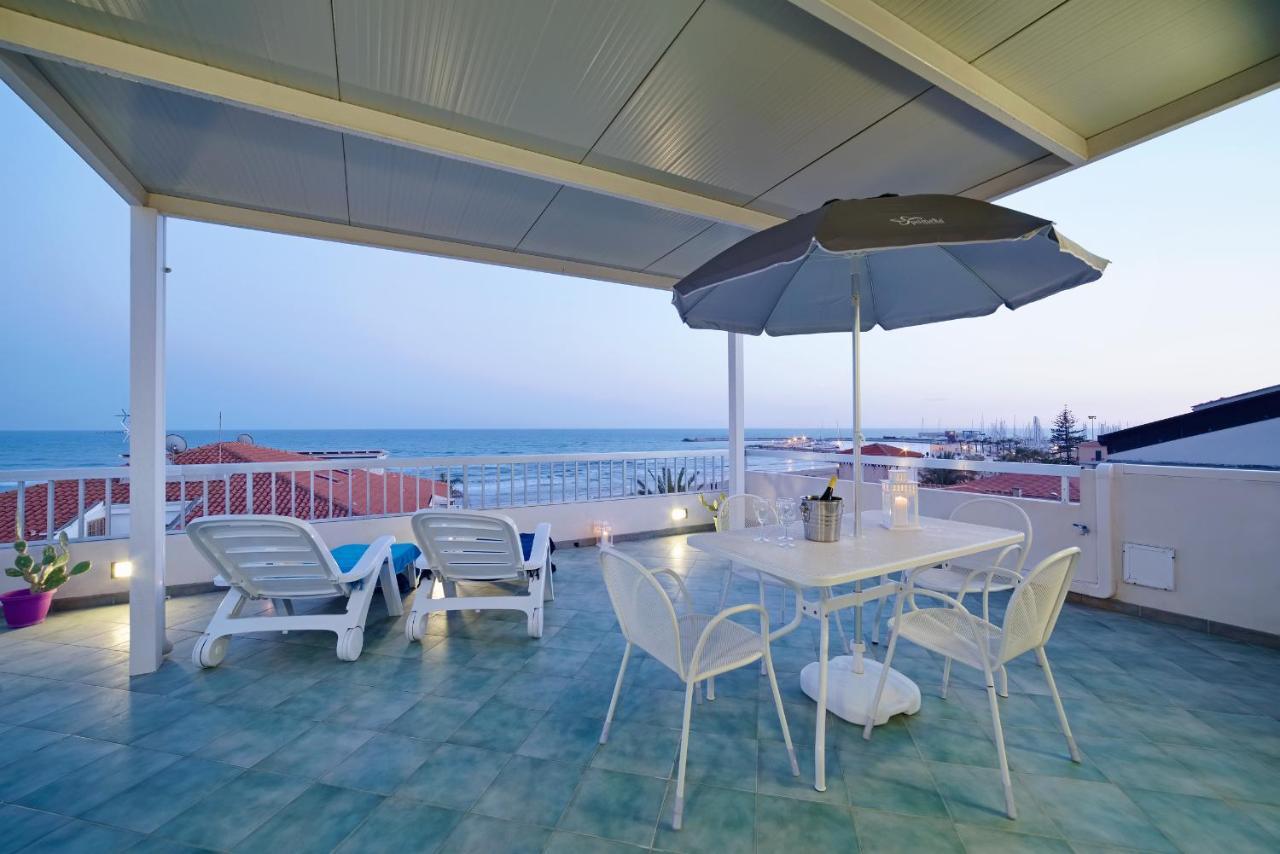 Archimede, Appartamento Con Vista In Centro A Marina Di Ragusa Kültér fotó