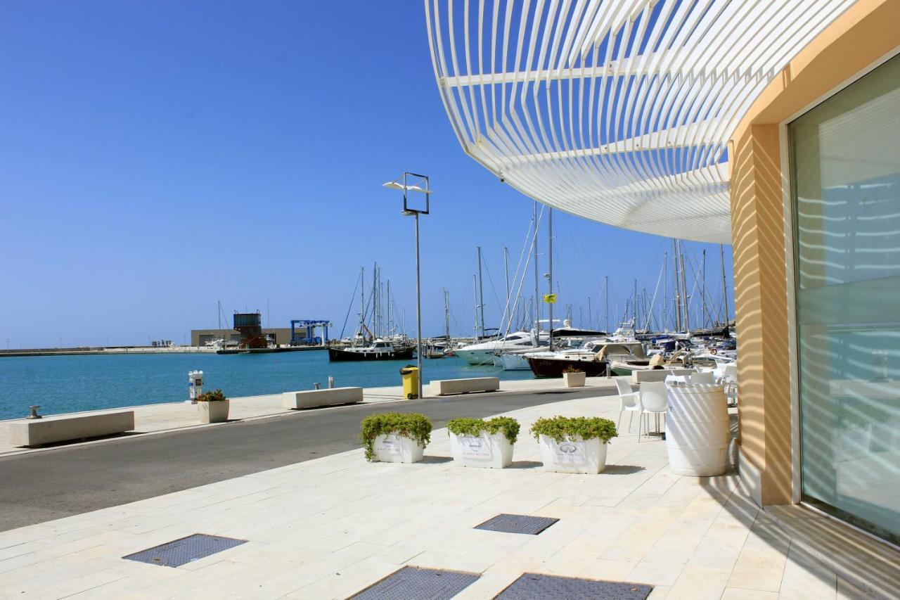 Archimede, Appartamento Con Vista In Centro A Marina Di Ragusa Kültér fotó