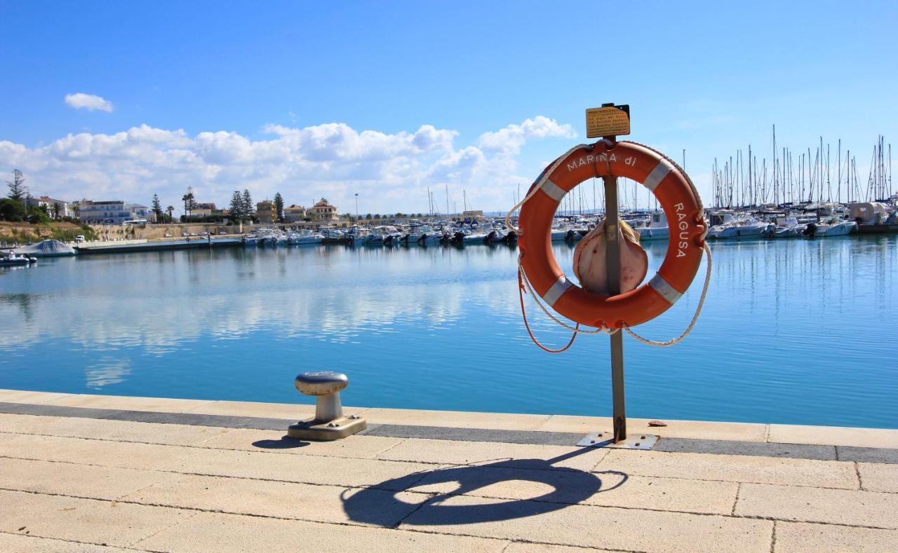Archimede, Appartamento Con Vista In Centro A Marina Di Ragusa Kültér fotó